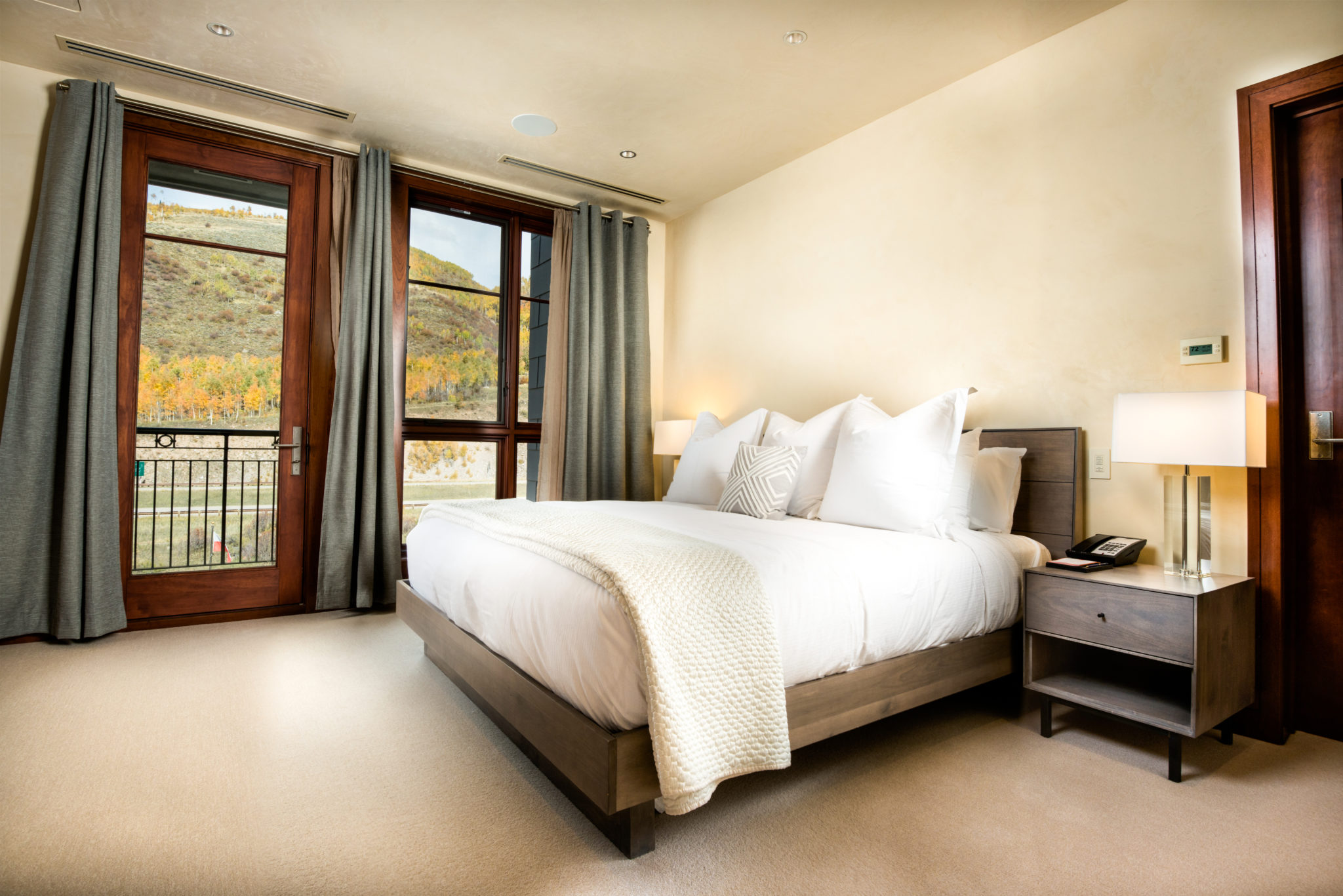2bedroom+den Bed
