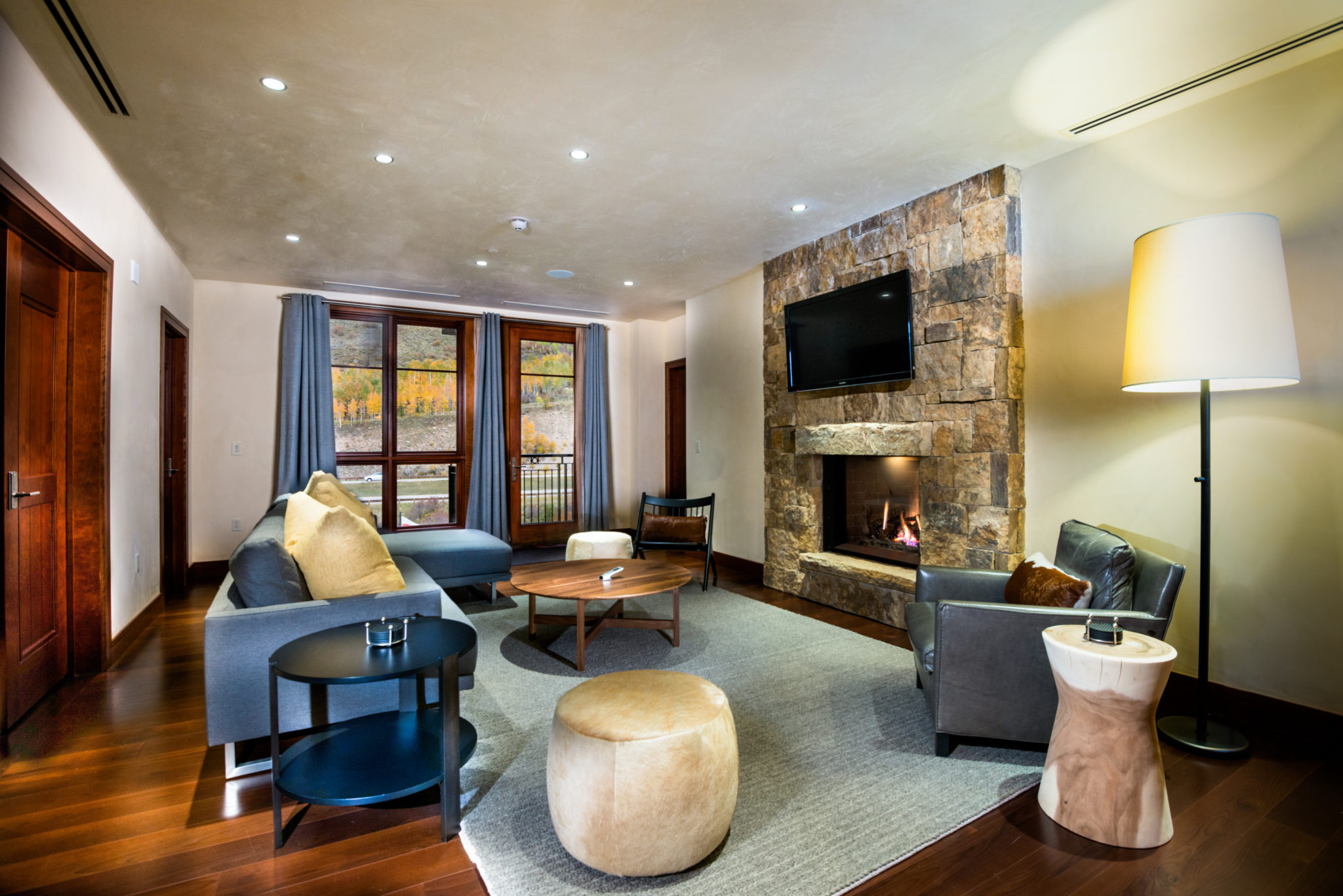 2bedroom+den Living